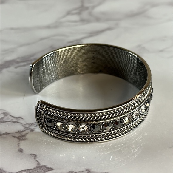 - Silver & Brilliants Bracelet - Picture 7 of 8